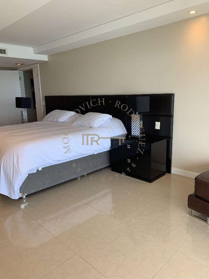 Apartamento ID.644 - Aquarela en venta. Apartamento 4 dormitorios vista al mar piscina   Mansa Punta del Este.-