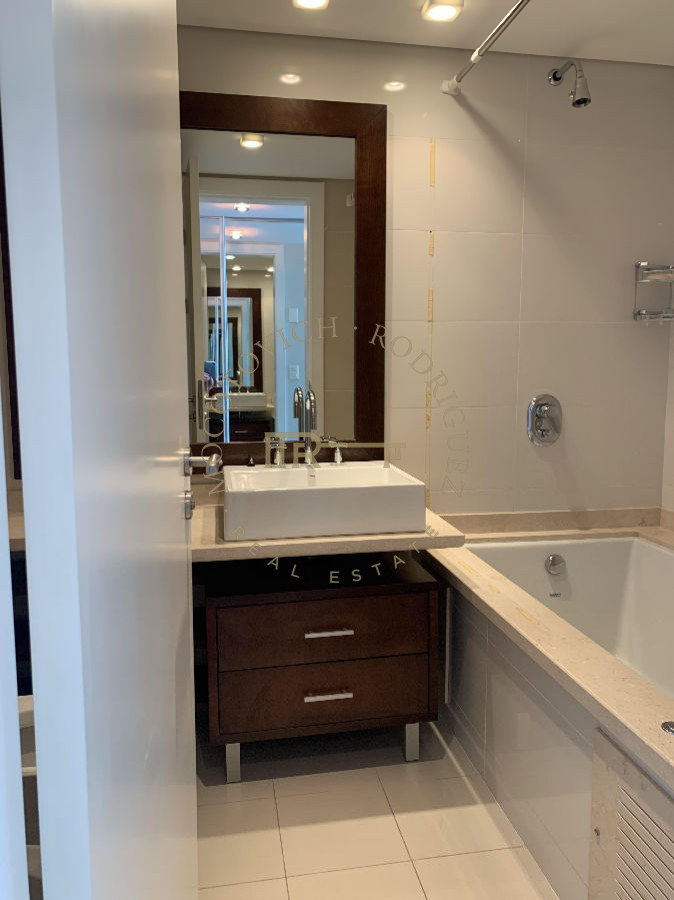 Apartamento ID.644 - Aquarela en venta. Apartamento 4 dormitorios vista al mar piscina   Mansa Punta del Este.-