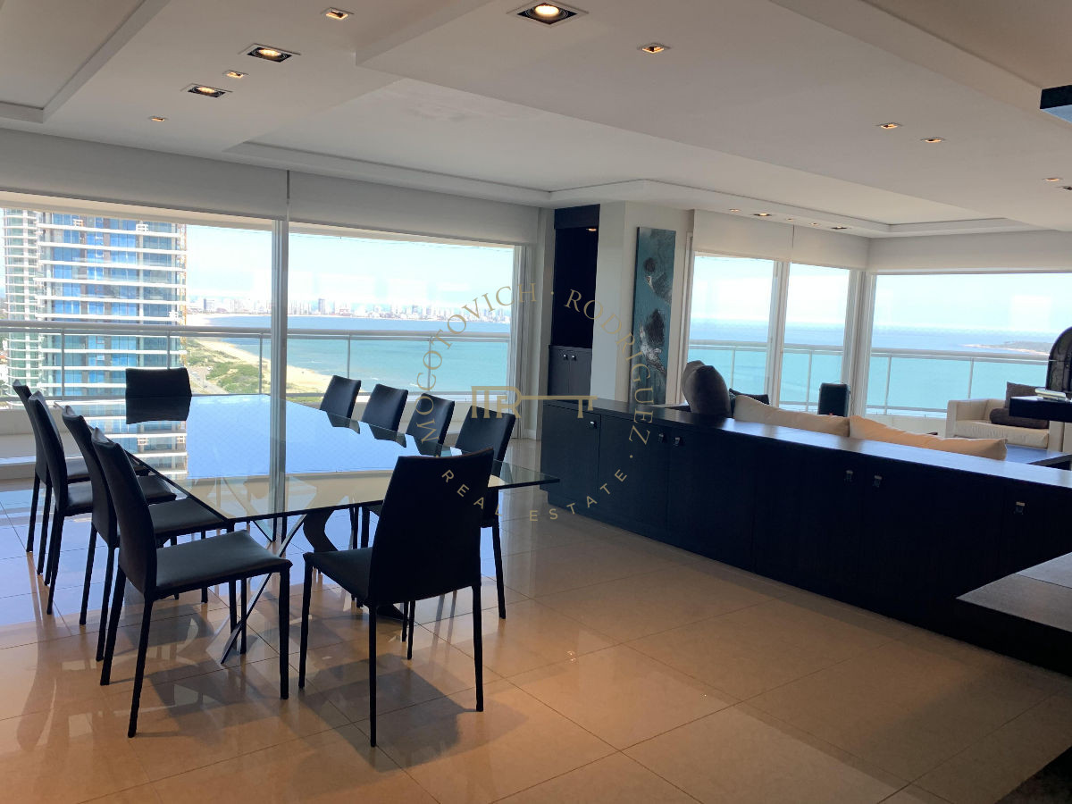 Apartamento ID.644 - Aquarela en venta. Apartamento 4 dormitorios vista al mar piscina   Mansa Punta del Este.-