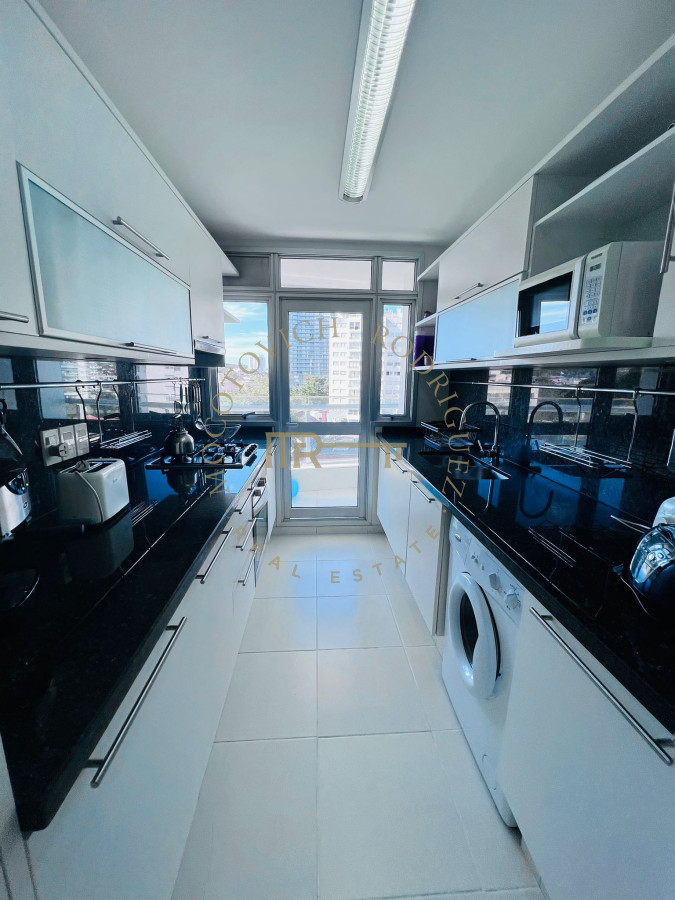 Apartamento ID.1972 - Atractivo esquinero en la Mansa a pasos del Conrad