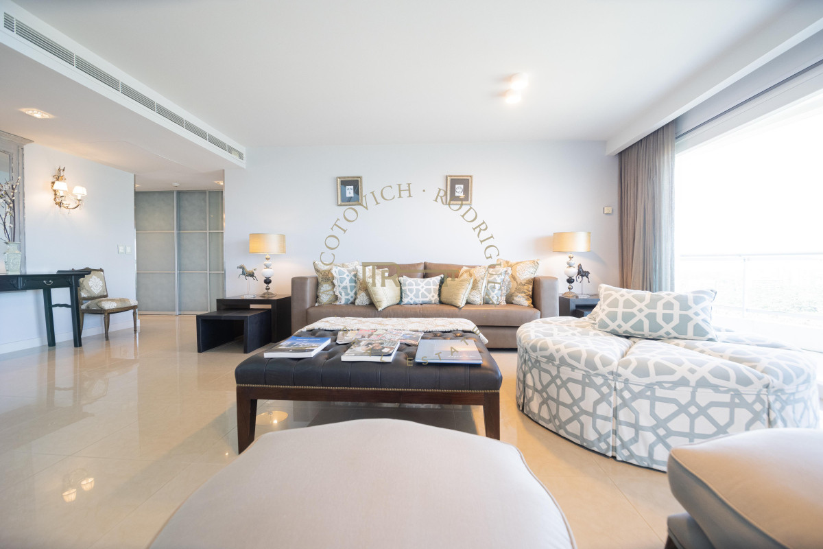 Apartamento ID.3032 - Torre Aquarela exclusivo apartamento en venta 4 dormitorios y dep. de servicio.