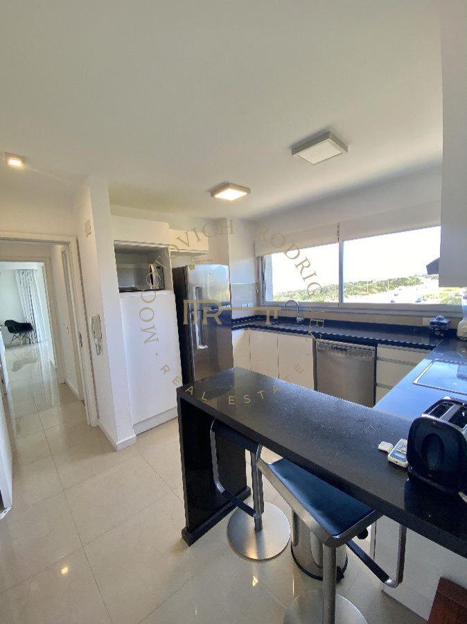 Apartamento ID.650 - Apartamento en alquiler temporal, penthouse con parrillero 3 dormitorios- Playa Brava