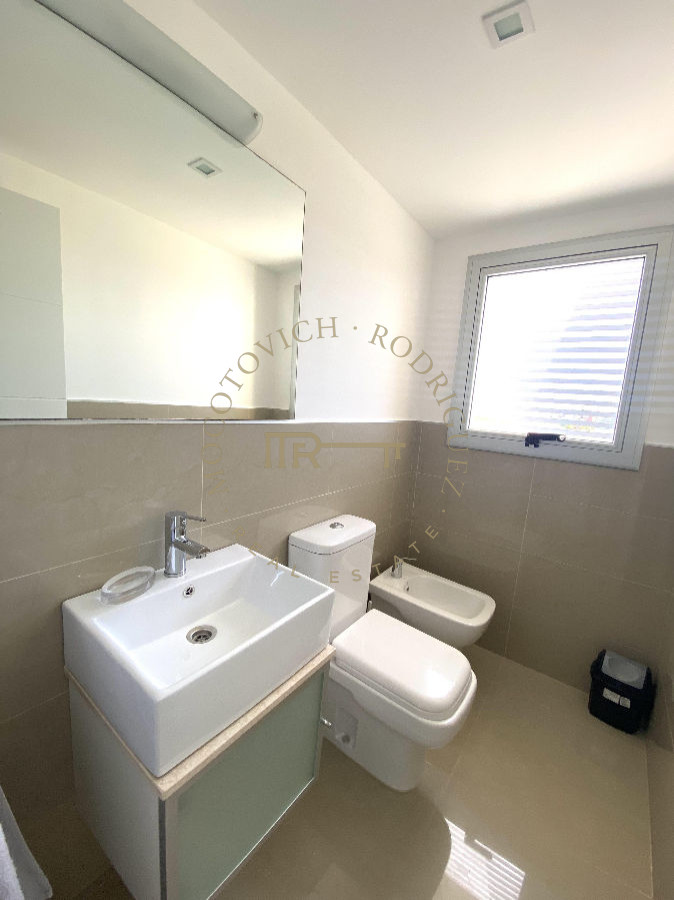 Apartamento ID.650 - Apartamento en alquiler temporal, penthouse con parrillero 3 dormitorios- Playa Brava