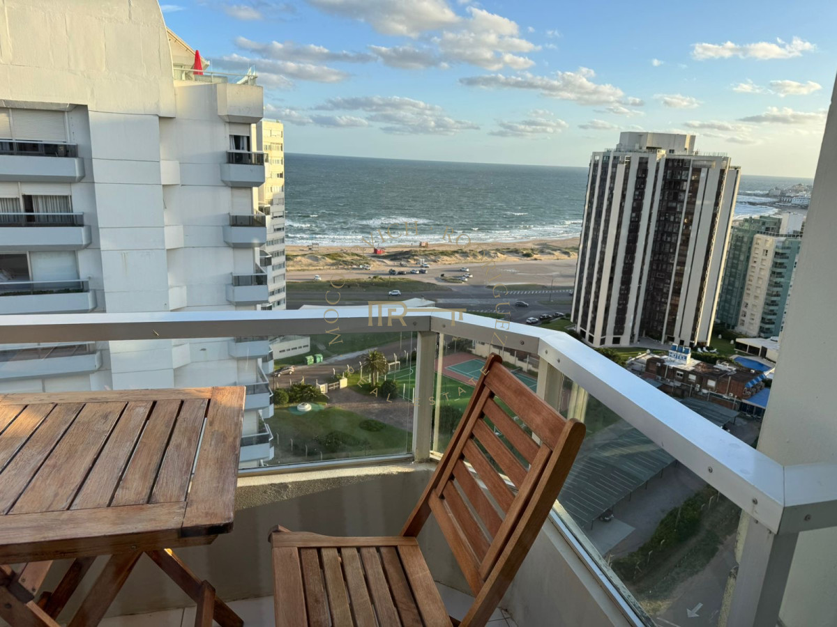 Apartamento ID.3745 - Alquiler de verano. 1 dormitorio, vista al mar, servicio de playa en brava. 
