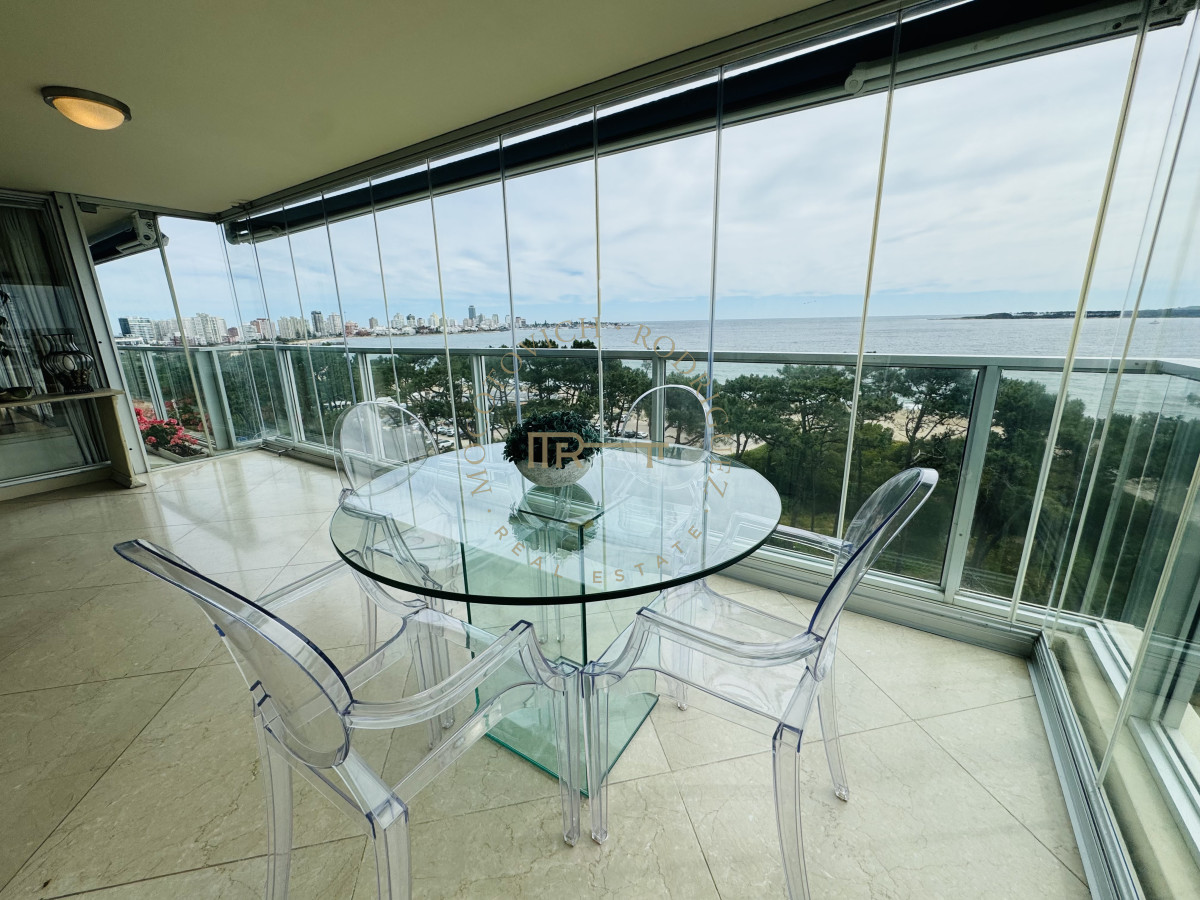 Apartamento ID.4059 - Alquiler tres dormitorios y dep de servicio. Frente al mar con vista.