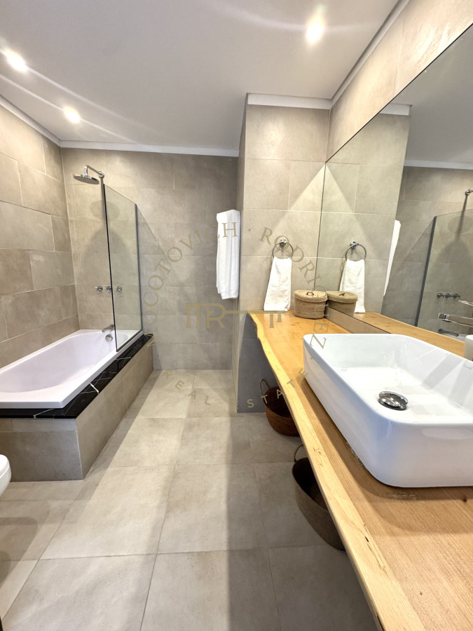 Apartamento ID.4088 - Delamar Pent House en venta con piscina y parrilla propia. La Barra. 