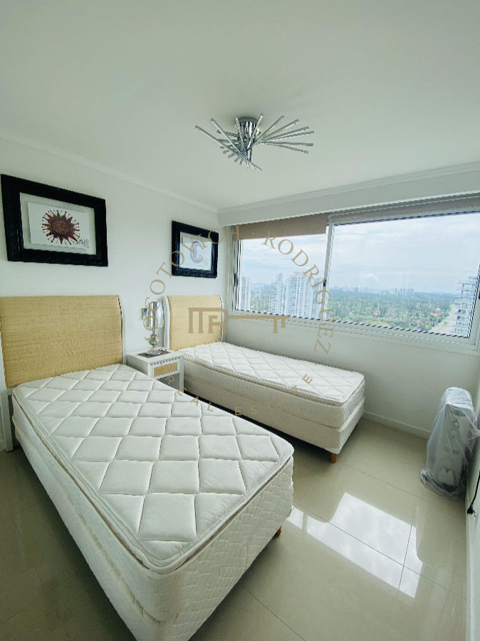 Apartamento ID.666 - Casino Tower  en venta  vista la mar  3 dormitorios 2 baños Punta del Este