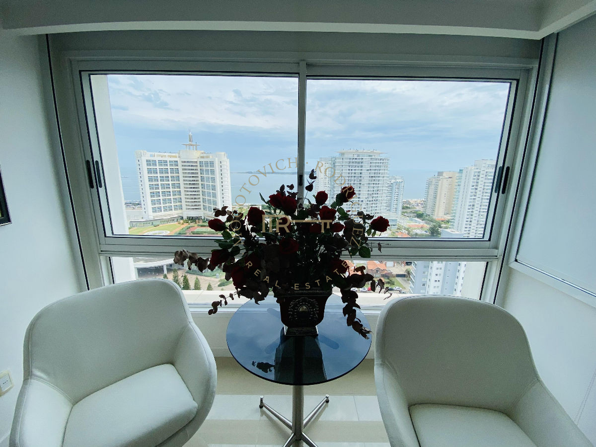 Apartamento ID.666 - Casino Tower  en venta  vista la mar  3 dormitorios 2 baños Punta del Este