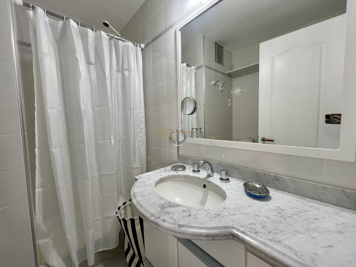 Apartamento ID.3268 - Apartamento 3 dormitorios en alquiler anual. Punta del este.