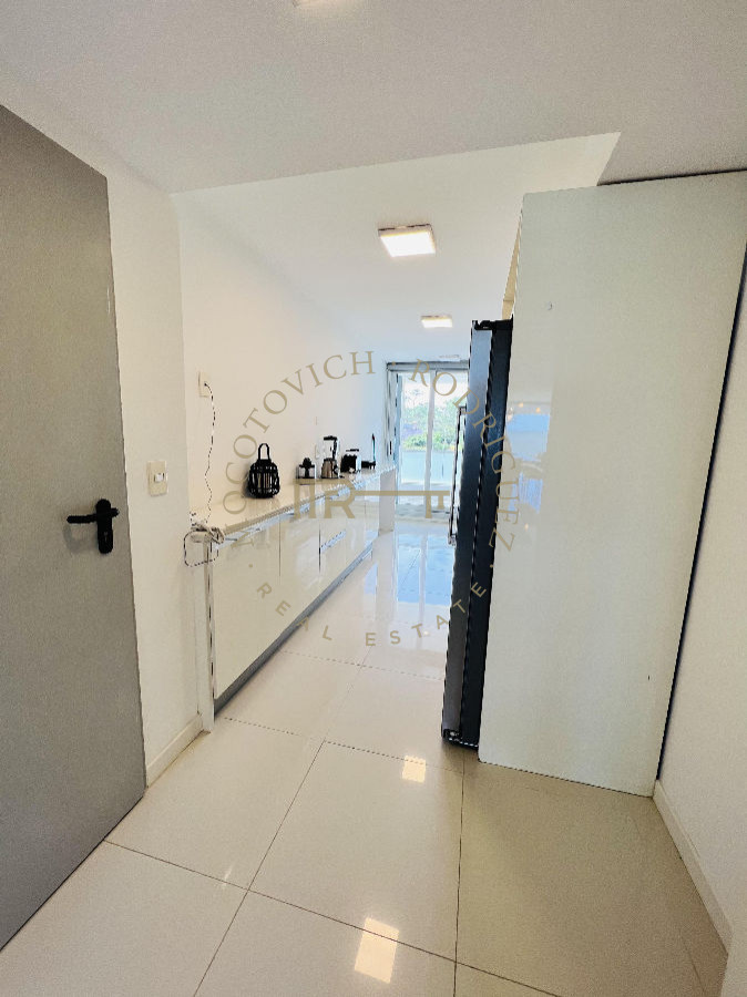 Apartamento ID.684 - Lumiere apartamento Playa Mansa frente al mar 4 dormitorios y gran terraza vista al mar y piscina en venta