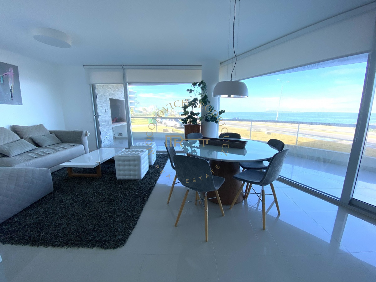 Apartamento ID.874 - Playa Mansa apartamento en venta 3 dormitorios y servicio.