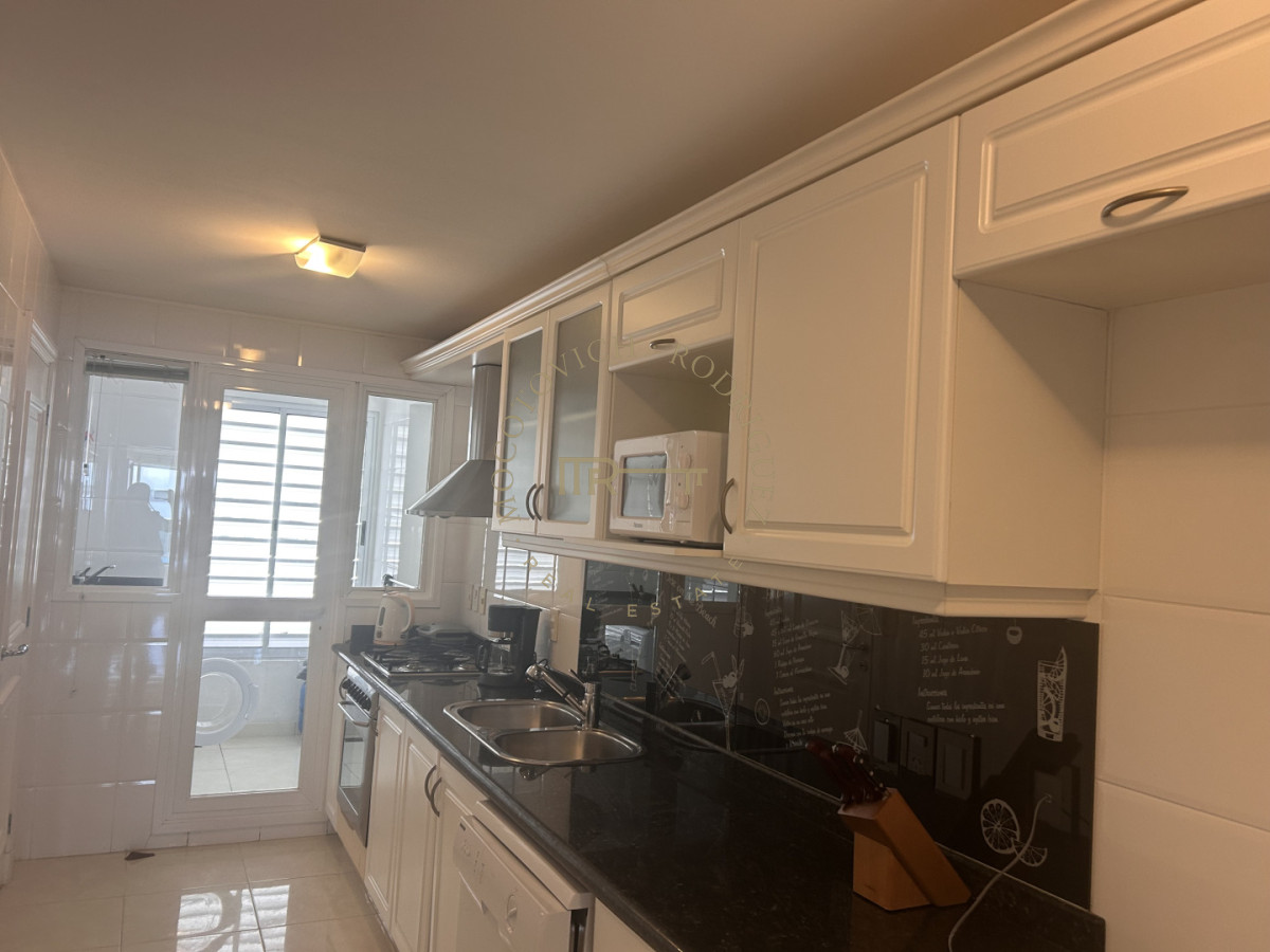 Apartamento ID.30 - Millenium apartamento en alquiler temporal  3 dormitorios Playa Mansa Punta del Este