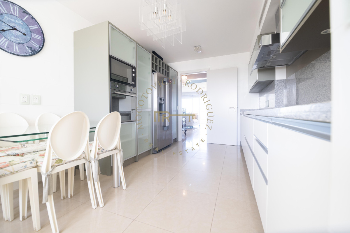 Apartamento ID.3032 - Torre Aquarela exclusivo apartamento en venta 4 dormitorios y dep. de servicio.