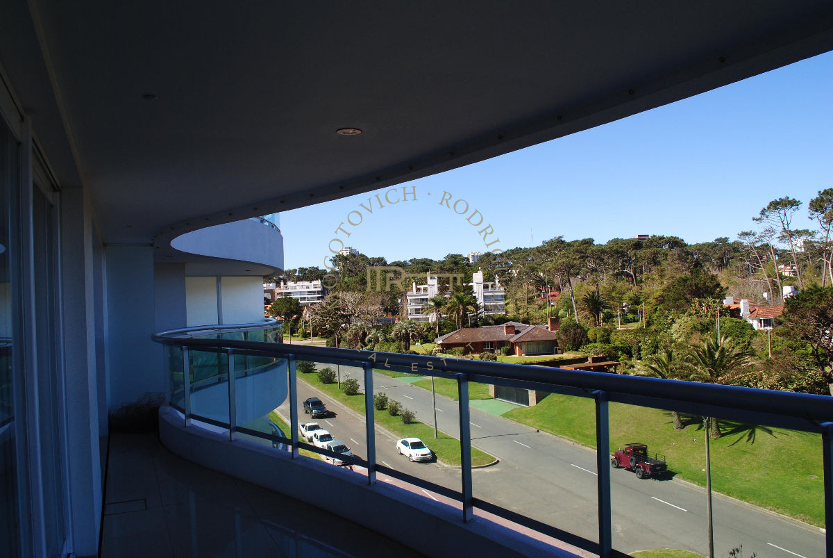 Apartamento ID.6 - Aquarela apartamento en venta de 4 dormitorios  Punta del Este Financia