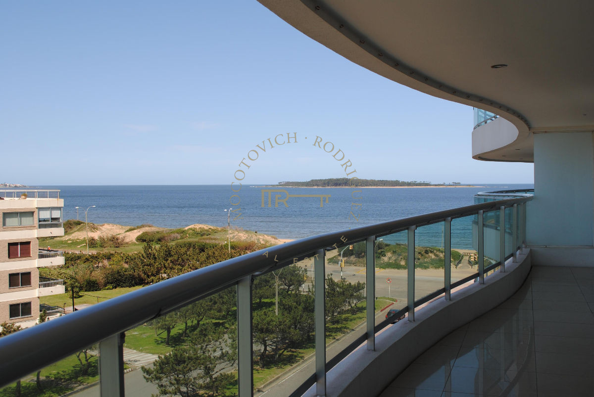 Apartamento ID.6 - Aquarela apartamento en venta de 4 dormitorios  Punta del Este Financia