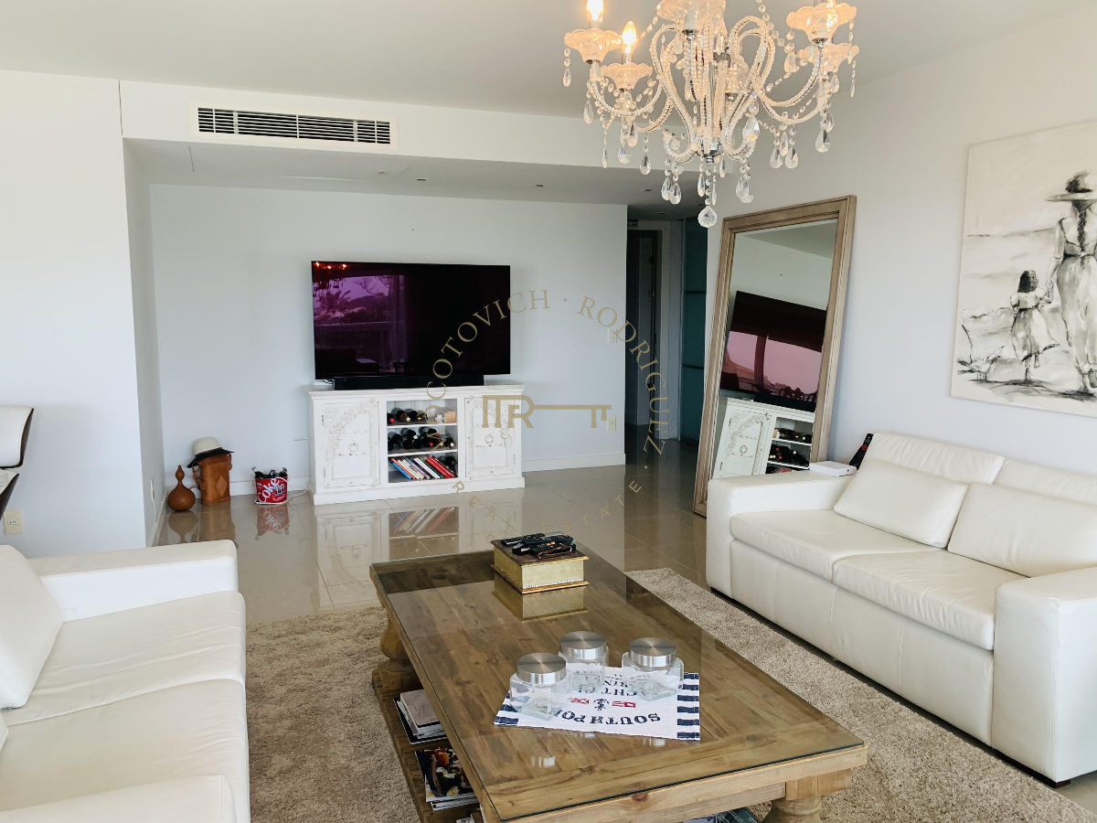 Apartamento ID.6 - Aquarela apartamento en venta de 4 dormitorios  Punta del Este Financia