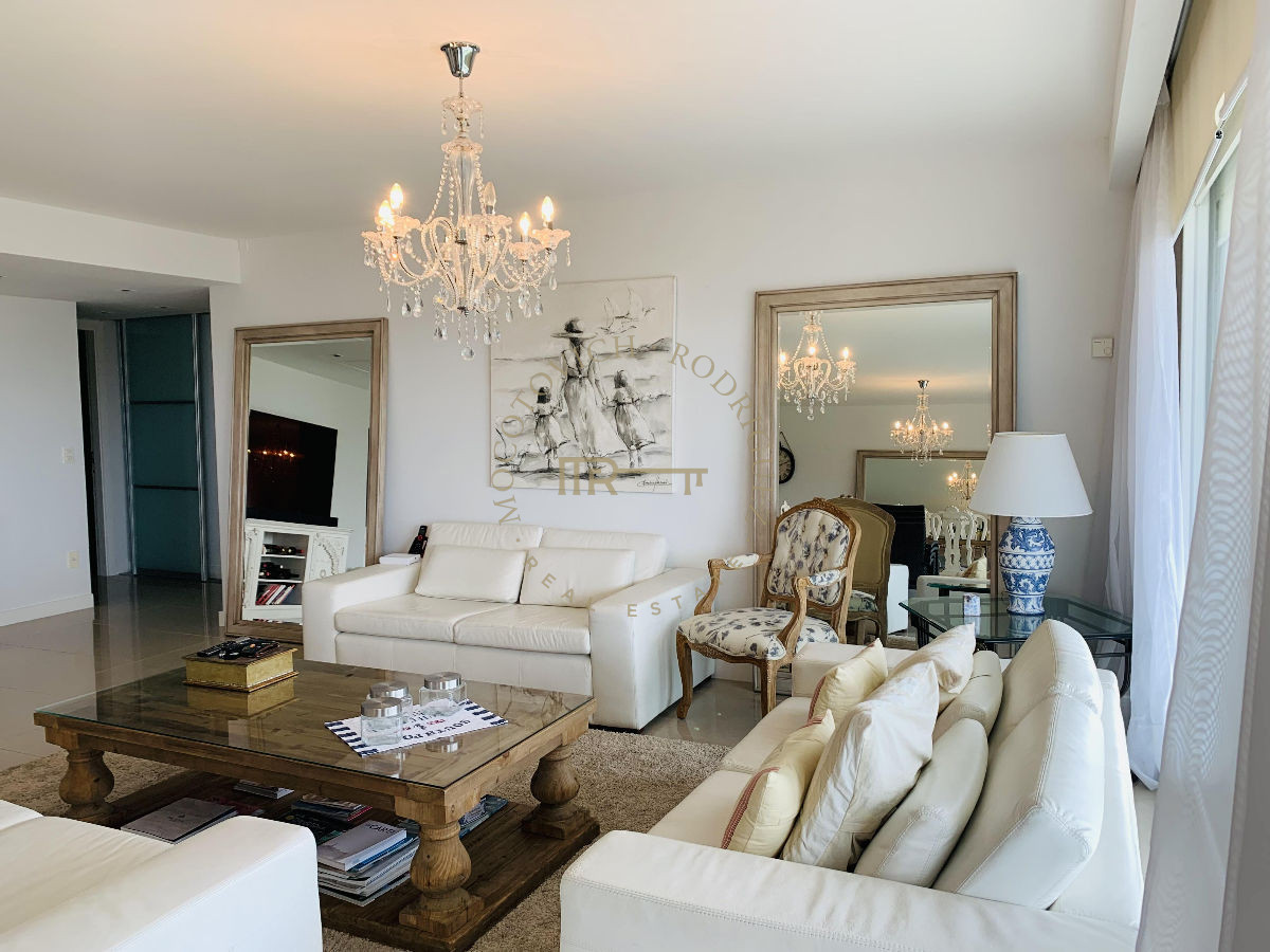 Apartamento ID.6 - Aquarela apartamento en venta de 4 dormitorios  Punta del Este Financia