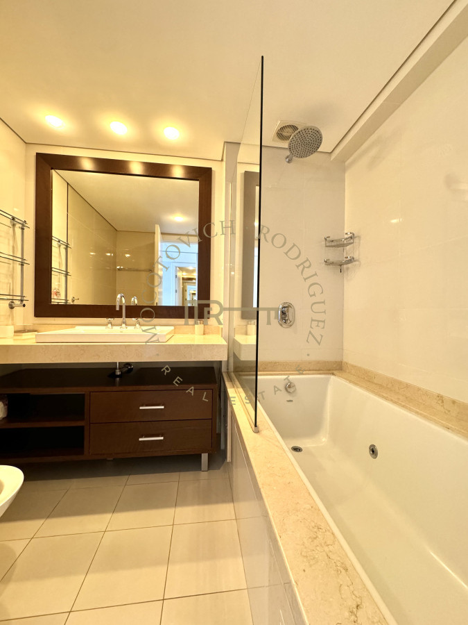 Apartamento ID.2635 - En venta. Apartamento en Torre Aquarela. 2 Dormitorios y dep. de servicio. 