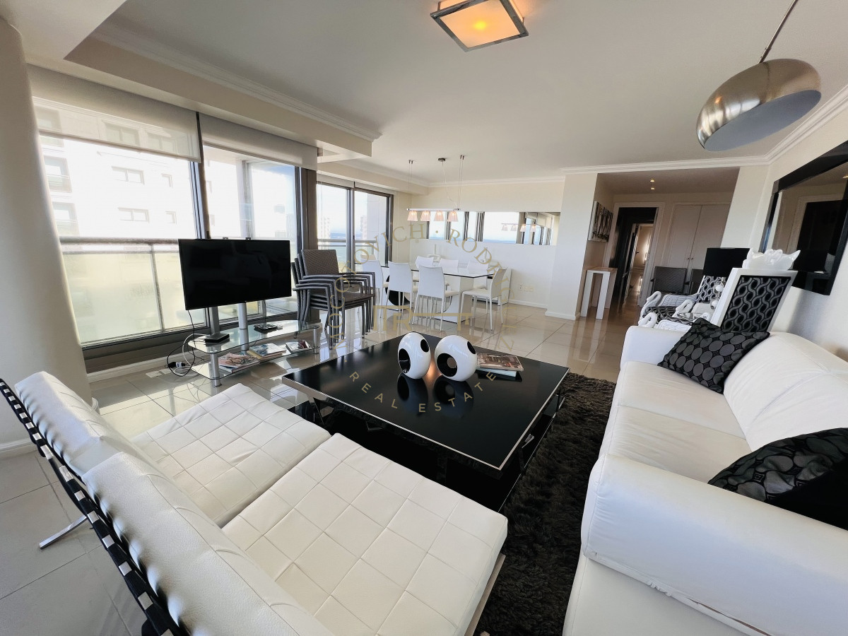 Apartamento ID.288 - Imperiale en venta 3 dormitorios + dep. de servicio. Vista al mar - Playa Brava