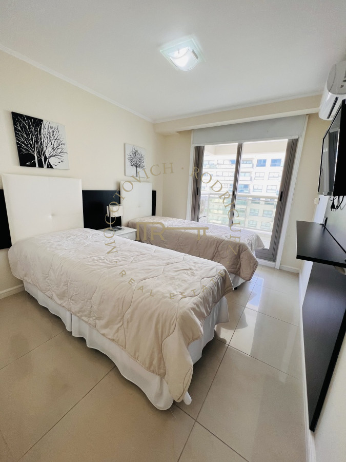 Apartamento ID.286 - Imperiale  apartamento de 4 dormitorios enalquiler temporal Playa Brava Punta del Este