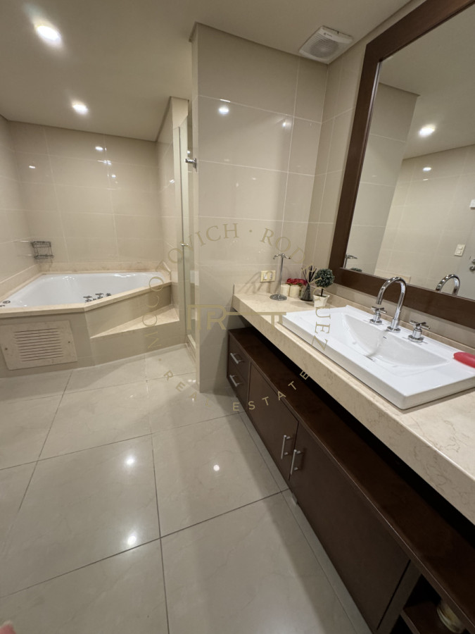 Apartamento ID.7 - Aquarela duplex  4 dormitorios en venta. Playa Mansa. Punta del Este