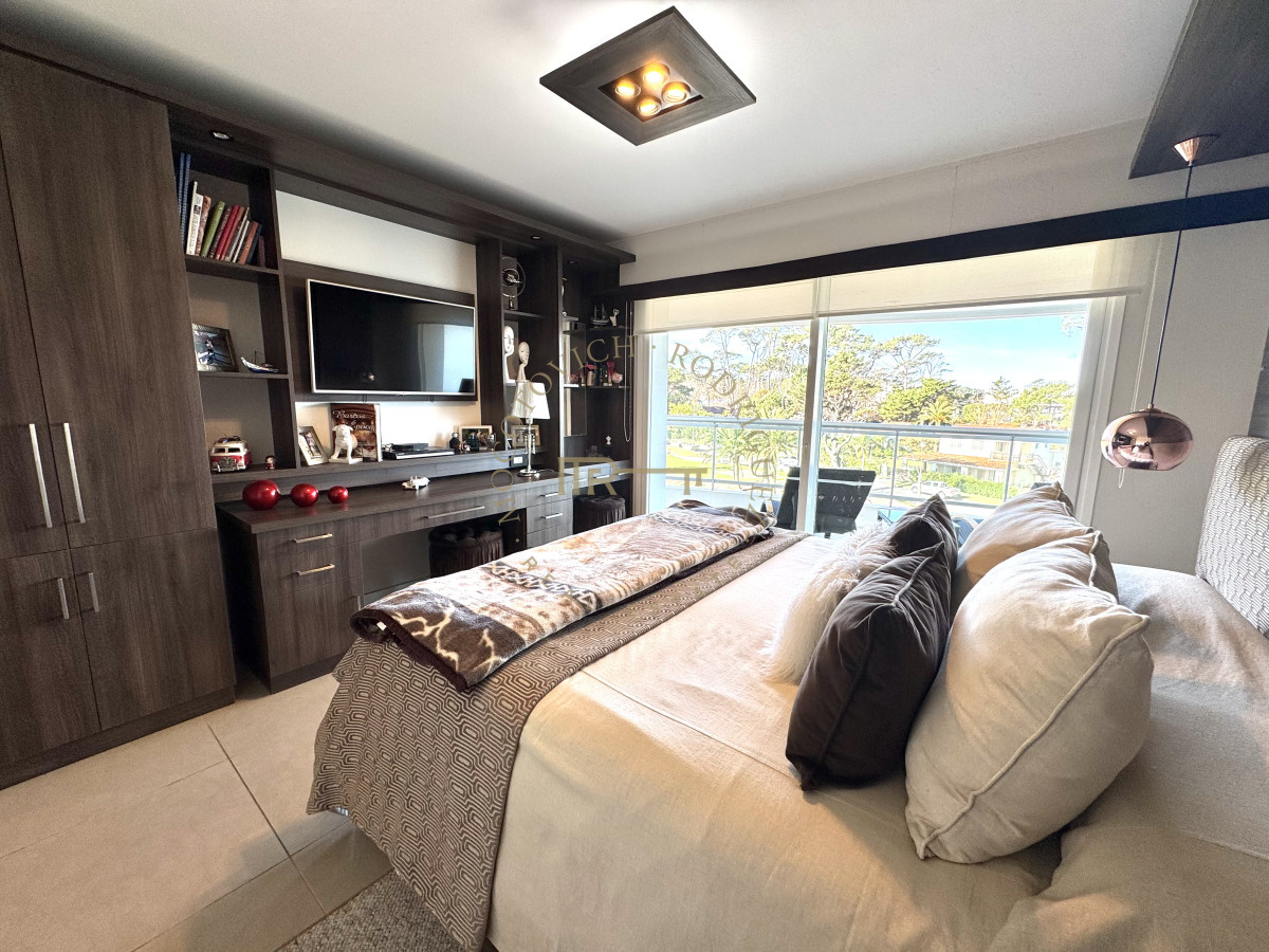 Apartamento ID.27 - Aquarela Apartamento en venta 2 dormitorios en suite y dependencia de servicio
