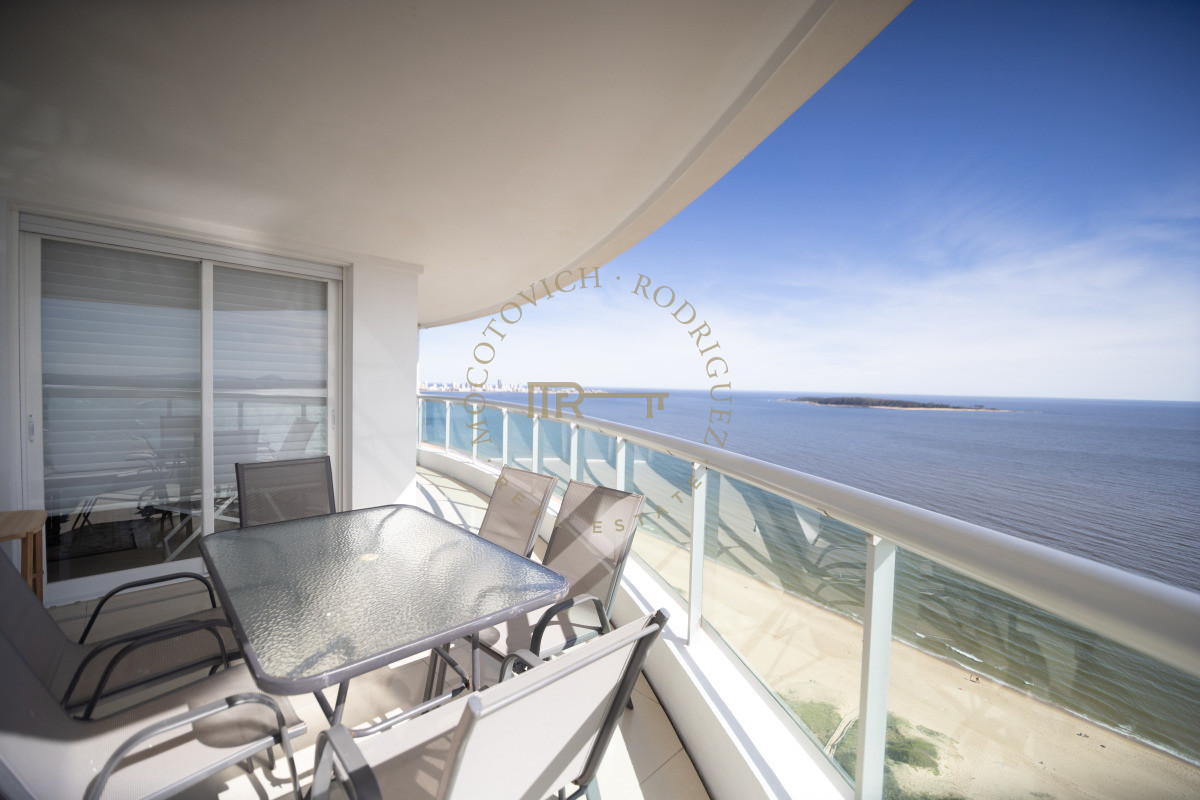 Apartamento ID.7 - Aquarela duplex en venta 4 dormitorios en venta. Playa Mansa. Punta del Este
