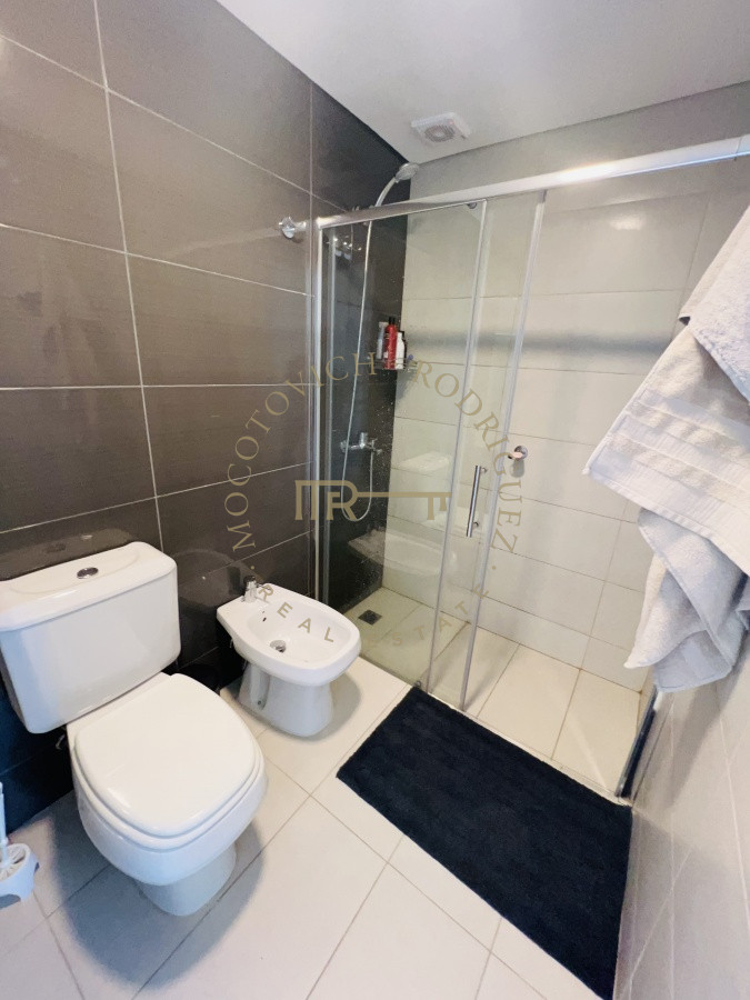 Apartamento ID.1009 - Wind Tower piso alto con vista en venta 2 dormitorios. Punta del Este.