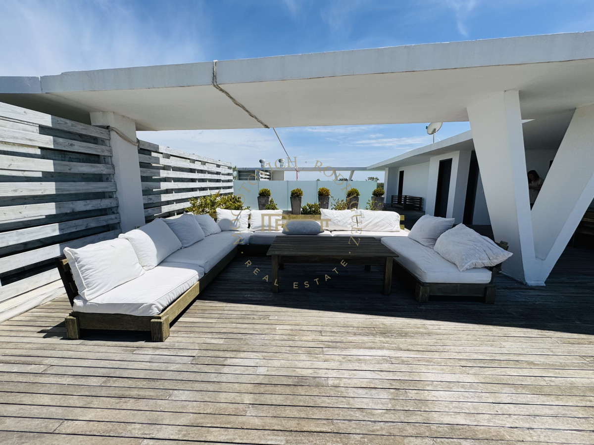 Apartamento ID.4088 - Delamar Pent House en venta con piscina y parrilla propia. La Barra. 
