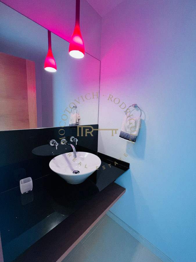 Apartamento ID.1972 - Atractivo esquinero en la Mansa a pasos del Conrad