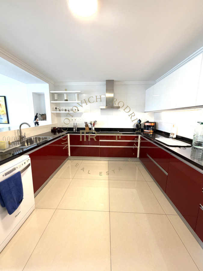 Apartamento ID.4243 - Apartamento de 4 dormitorios más dep. de servicio con vista al puerto de Punta del Este 