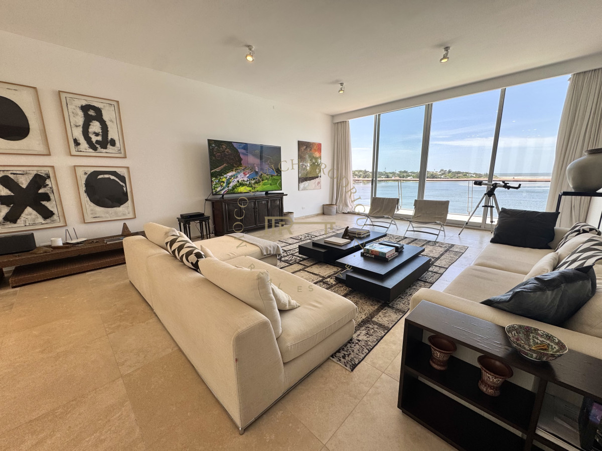 Apartamento ID.4088 - Delamar Pent House en venta con piscina y parrilla propia. La Barra. 