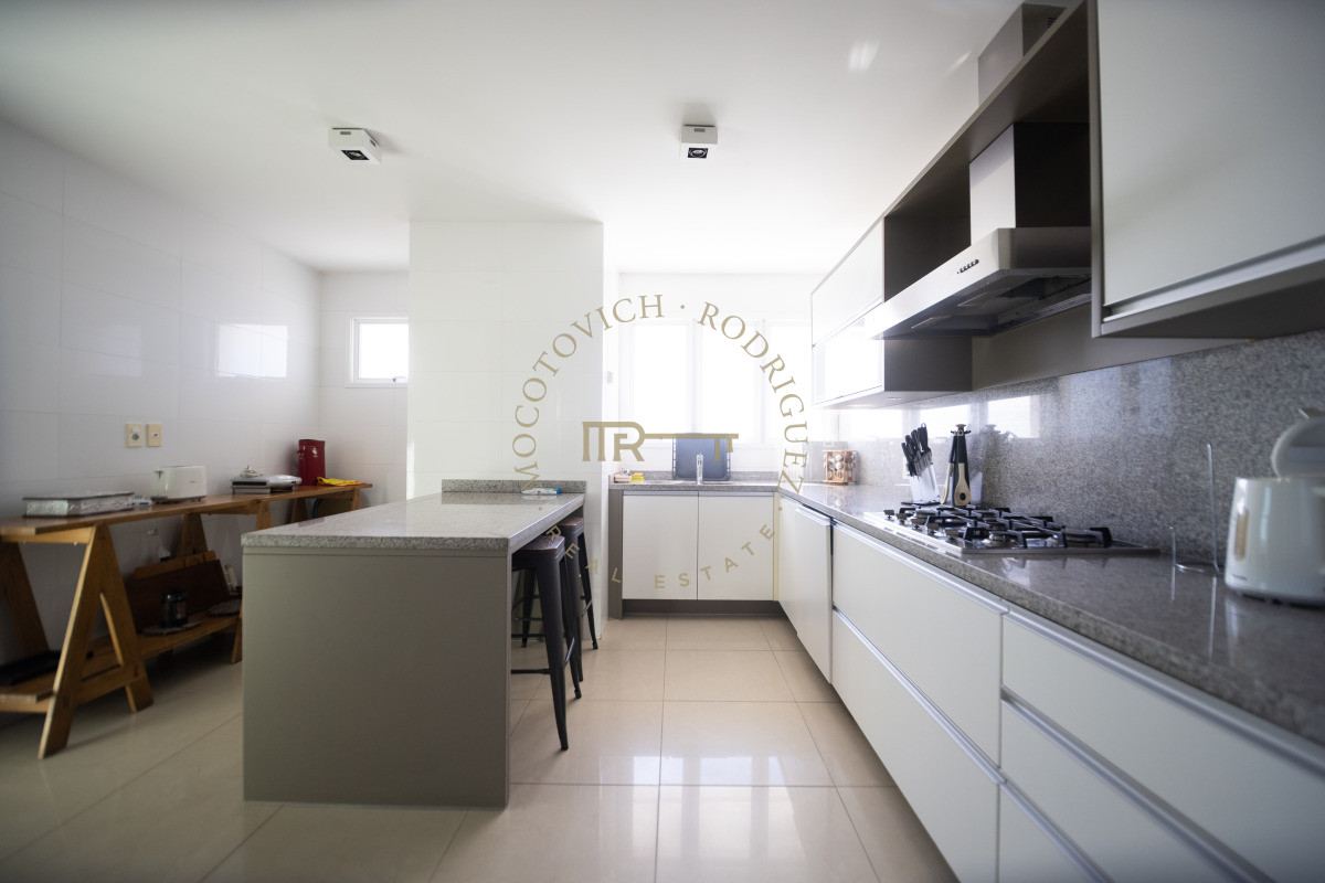 Apartamento ID.7 - Aquarela duplex en venta 4 dormitorios en venta. Playa Mansa. Punta del Este