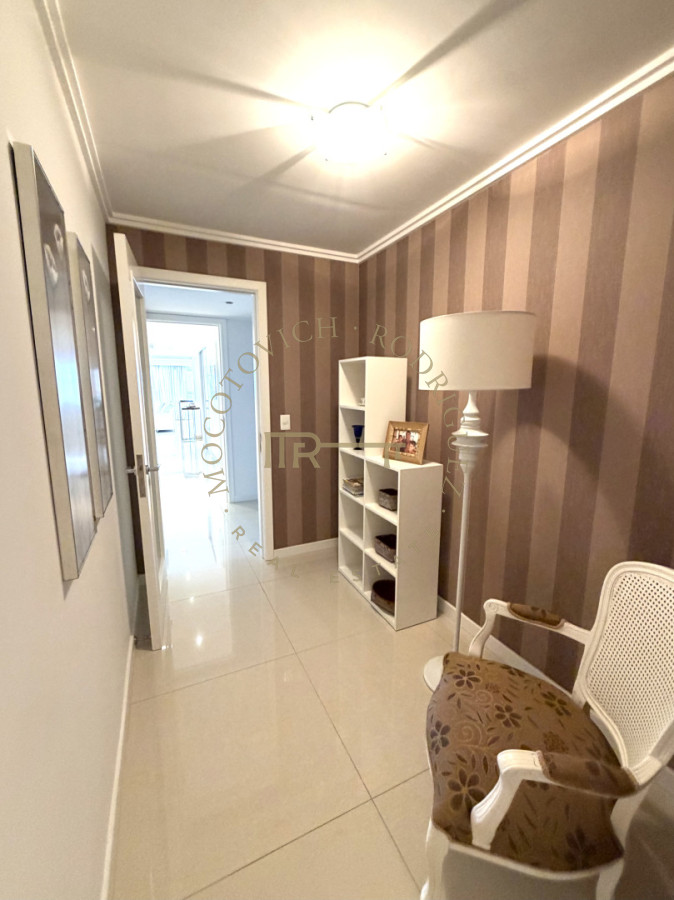 Apartamento ID.4243 - Apartamento de 4 dormitorios más dep. de servicio con vista al puerto de Punta del Este 