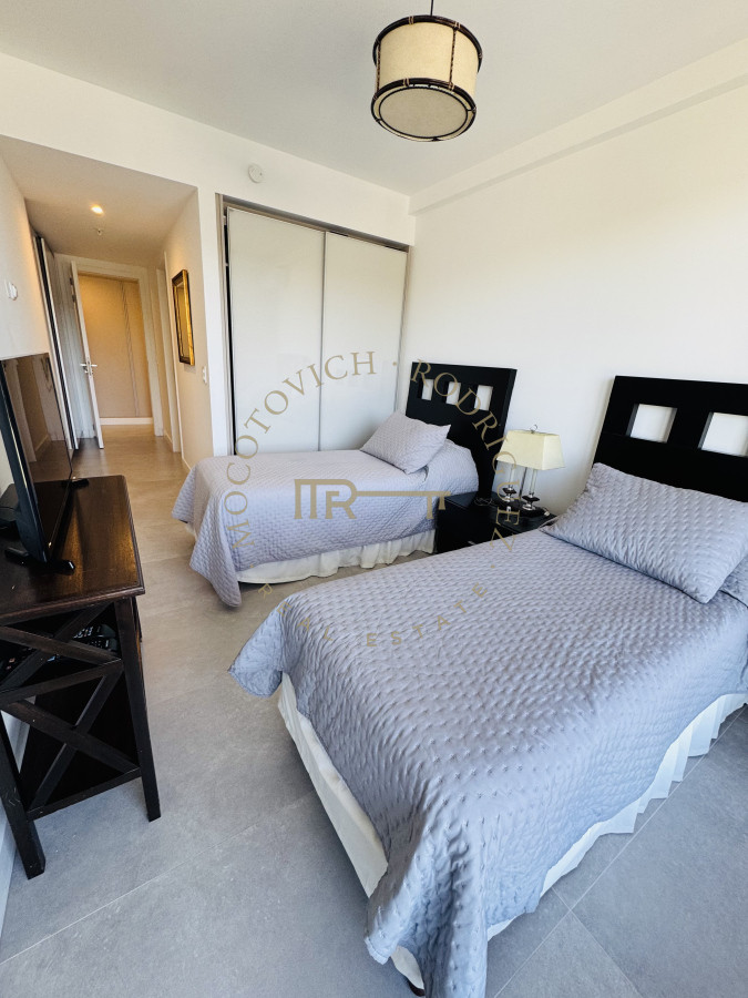Apartamento ID.278 - Apartamento en venta 2 dormitorios Playa Mansa vista - Venetian - a estrenar - frente al mar- lujo