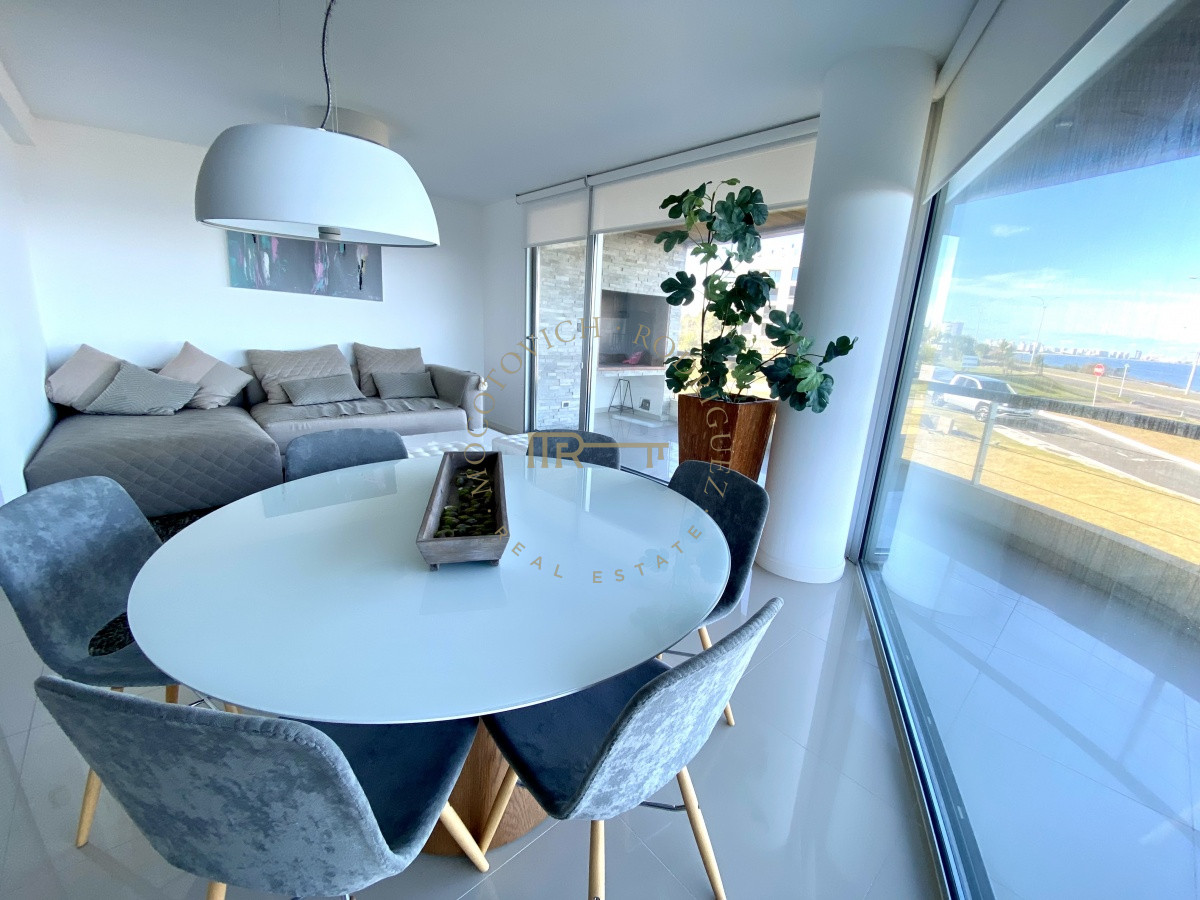 Apartamento ID.874 - Playa Mansa apartamento en venta 3 dormitorios y servicio.