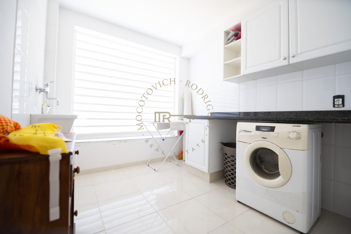 Apartamento ID.3937 - Le Jardin apartamento en venta de 4 suites más servicio. Piso alto vista . Punta del Este