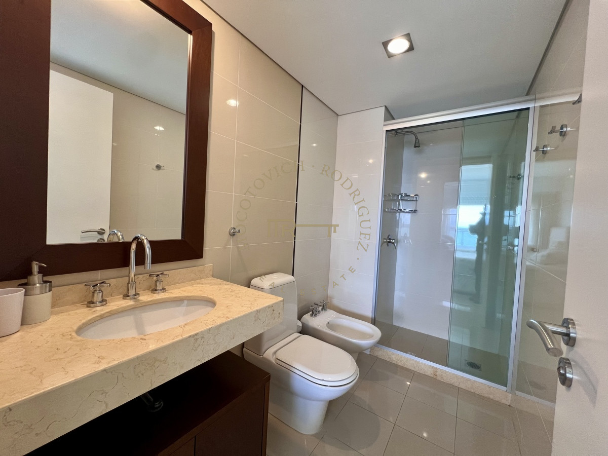 Apartamento ID.2794 - Alquiler de invierno en torre Aquarela. 3 dormitorios en suite y vista al mar. 