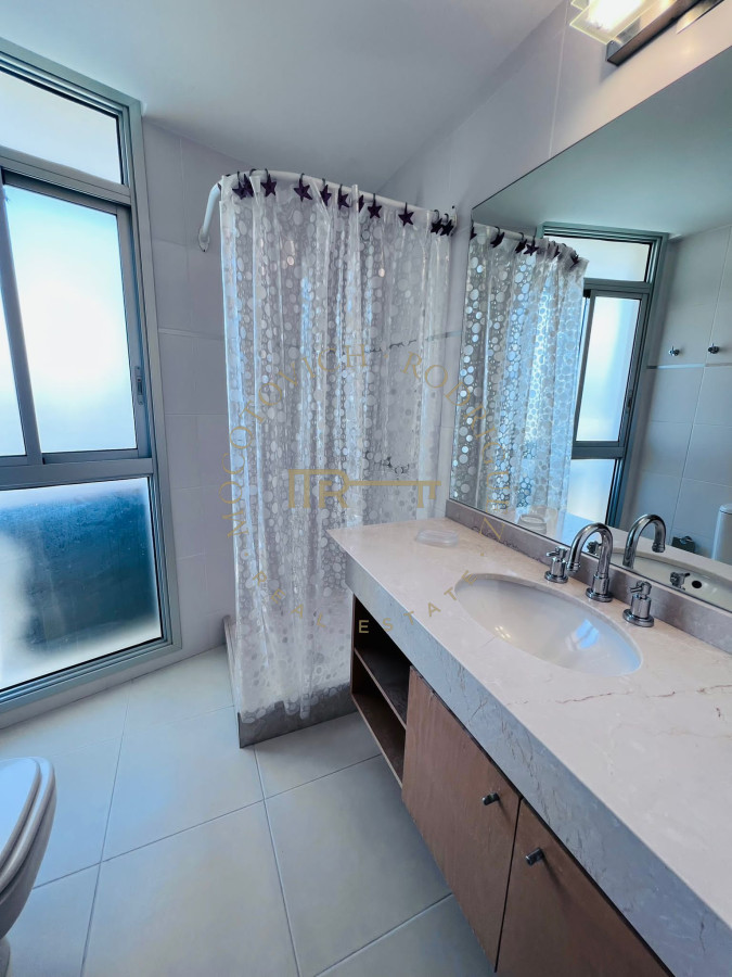 Apartamento ID.1972 - Atractivo esquinero en la Mansa a pasos del Conrad