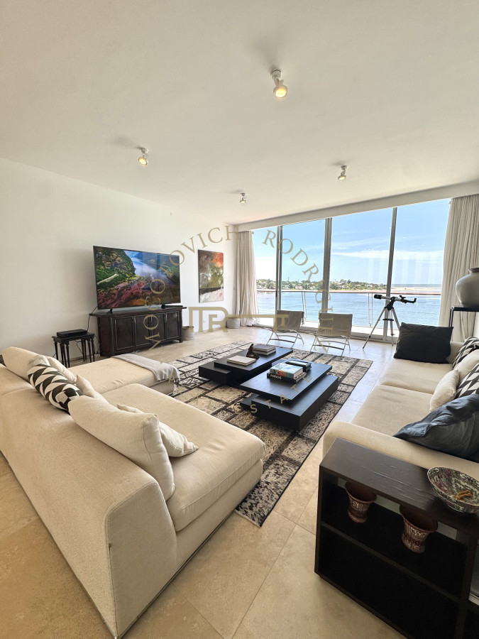 Apartamento ID.4088 - Delamar Pent House en venta con piscina y parrilla propia. La Barra. 