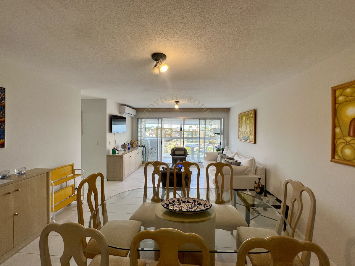 Apartamento ID.3268 - Apartamento 3 dormitorios en alquiler anual. Punta del este.