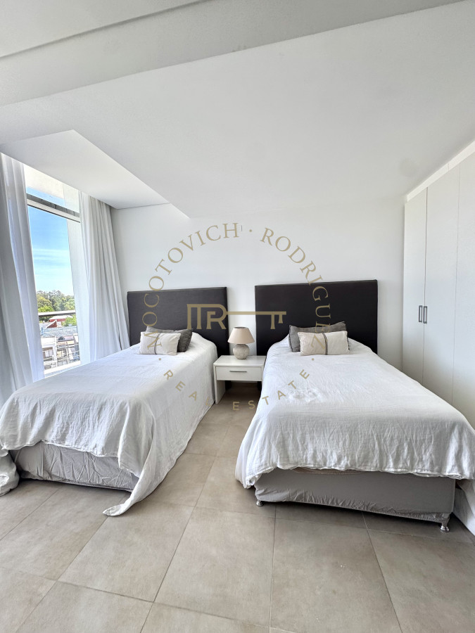 Apartamento ID.4088 - Delamar Pent House en venta con piscina y parrilla propia. La Barra. 