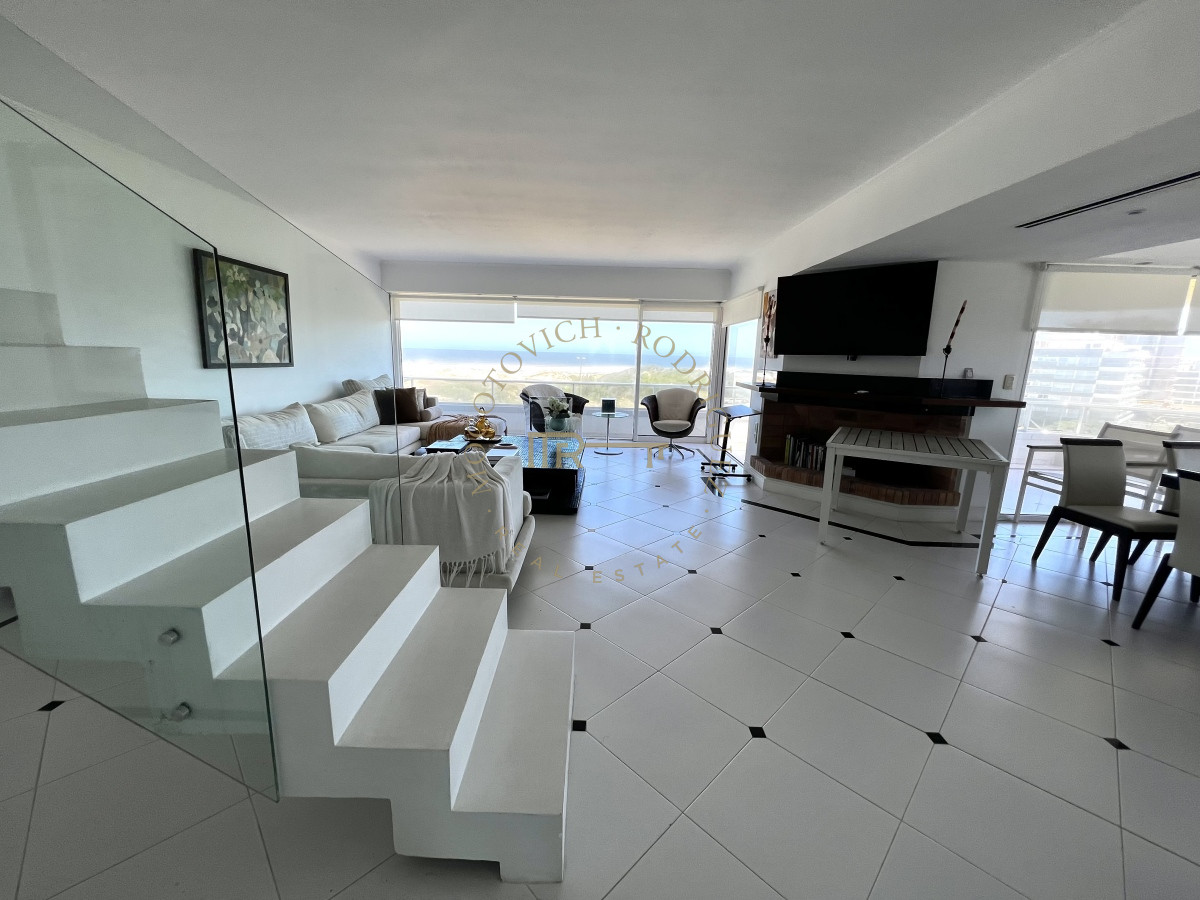 Apartamento ID.2379 - Espectacular apartamento en venta 6 dormitorios, barbacoa y loft en la brava. Vista al mar.-