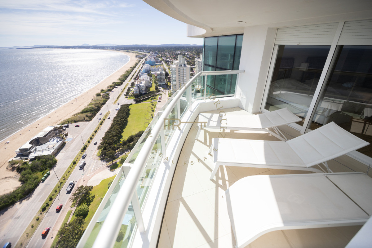 Apartamento ID.7 - Aquarela duplex en venta 4 dormitorios en venta. Playa Mansa. Punta del Este
