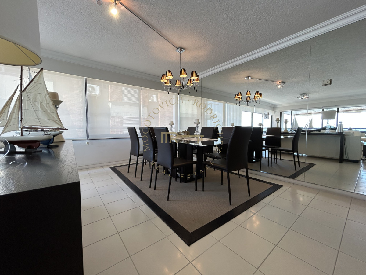 Apartamento ID.4234 - Apartamento en venta de 3 dormitorios mas dep. frente al puerto de Punta del Este.