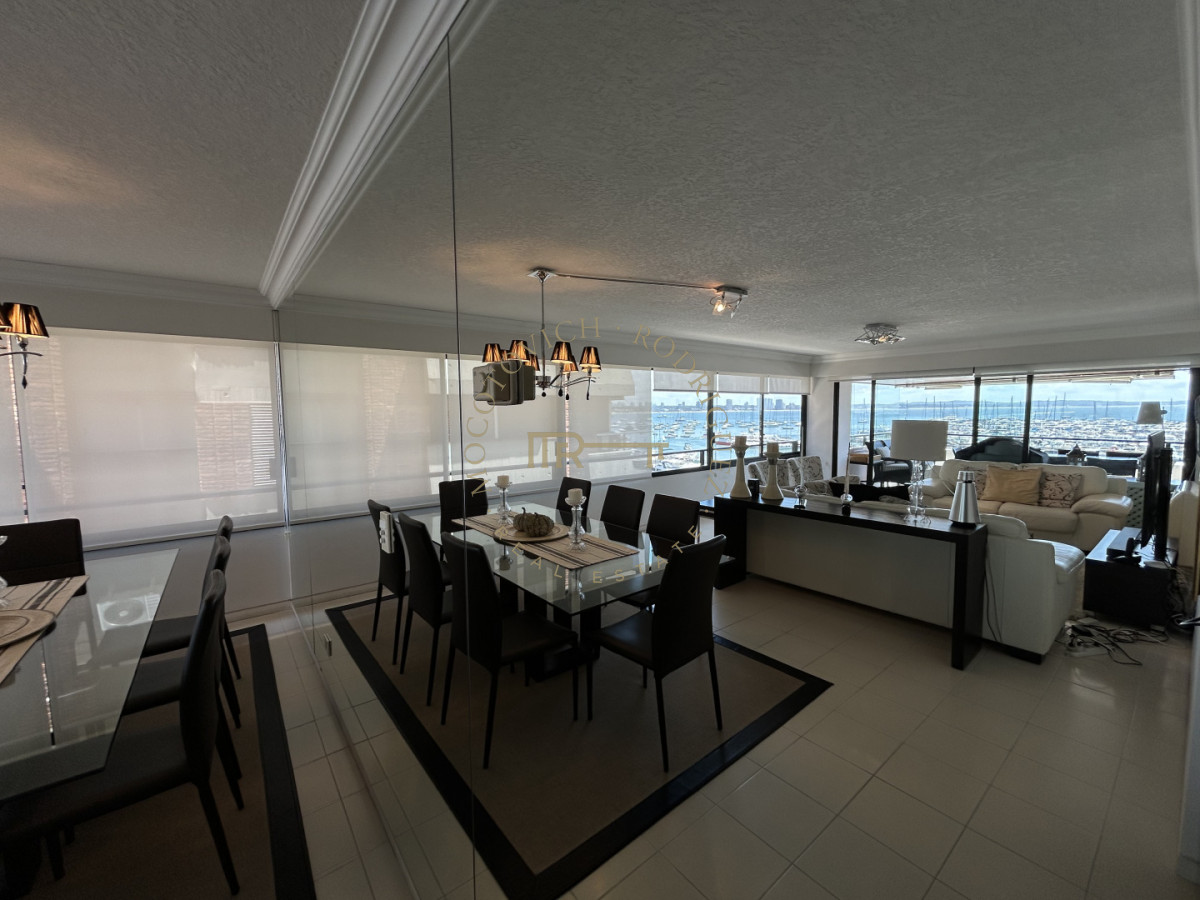 Apartamento ID.4234 - Apartamento en venta de 3 dormitorios mas dep. frente al puerto de Punta del Este.