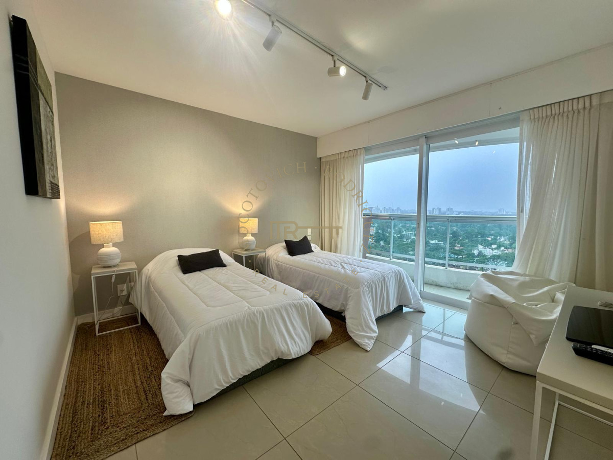 Apartamento ID.3088 - Alquiler 4 dormitorios con amenities. Punta del Este. 