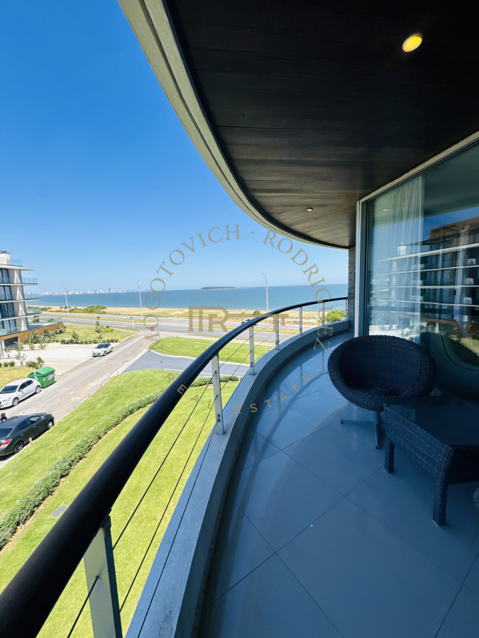 Apartamento ID.235 - Apartamento en venta  2 dormitorios con vista al mar y parrilla propia - Playa Mansa Punta del Este