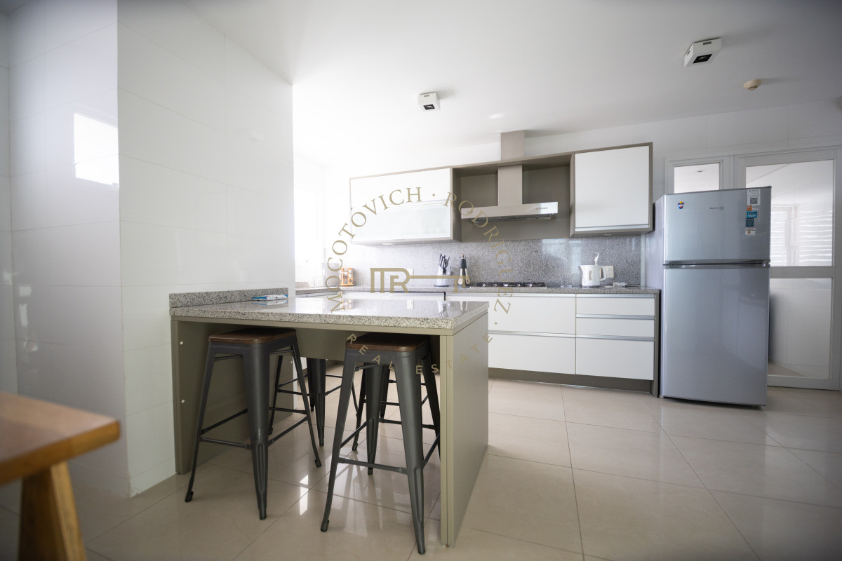 Apartamento ID.7 - Aquarela duplex en venta 4 dormitorios en venta. Playa Mansa. Punta del Este