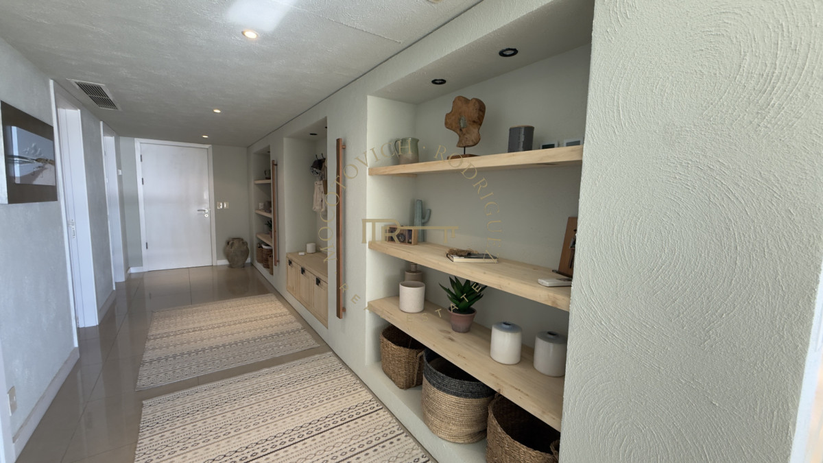 Apartamento ID.2403 - Aquarela 3 dormitorios y dep. de servicio en alquiler temporal 2026 Punta del Este.-